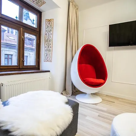 стильна в центрі на площі ринок вулиця галицька 9 Lviv