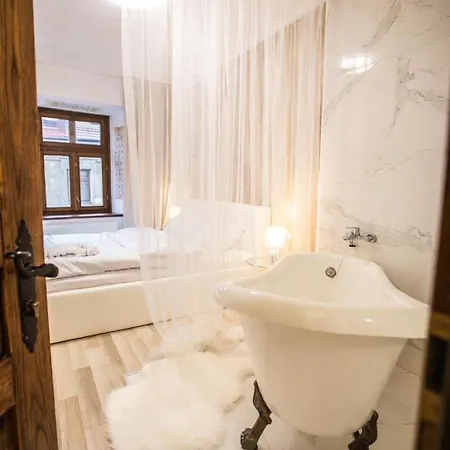 Apartment стильна в центрі на площі ринок вулиця галицька 9 Lviv