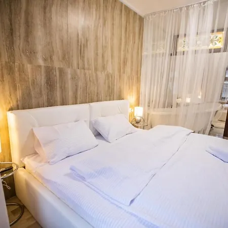 Apartment стильна в центрі на площі ринок вулиця галицька 9 Lviv