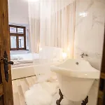 Apartment стильна в центрі на площі ринок вулиця галицька 9 Lviv