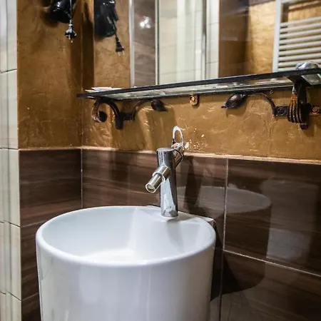 стильна в центрі на площі ринок вулиця галицька 9 * Lemberg