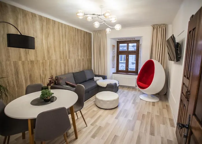 стильна в центрі на площі ринок вулиця галицька 9 * Leópolis