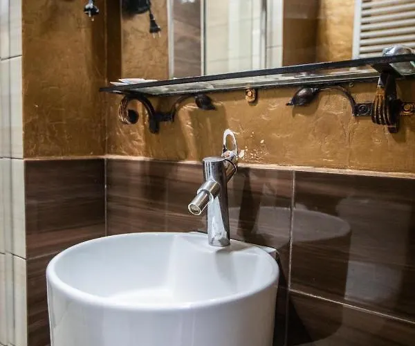 стильна в центрі на площі ринок вулиця галицька 9 * Lvov