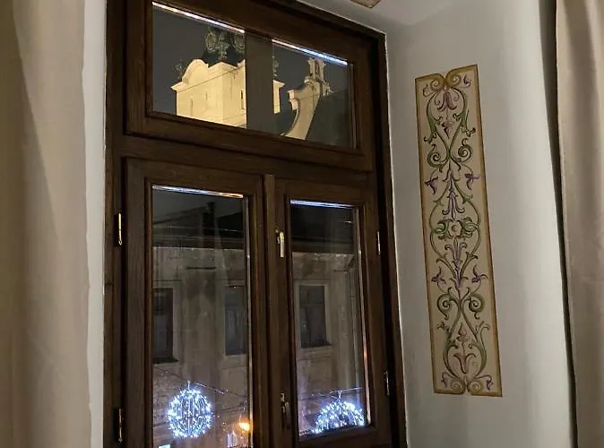 стильна в центрі на площі ринок вулиця галицька 9