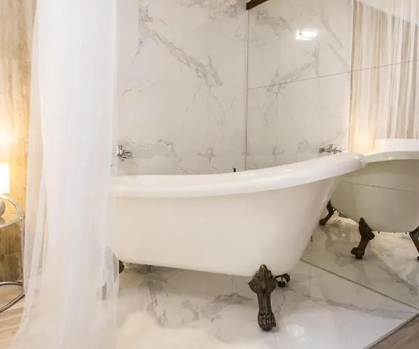 Apartamento стильна в центрі на площі ринок вулиця галицька 9 Leópolis